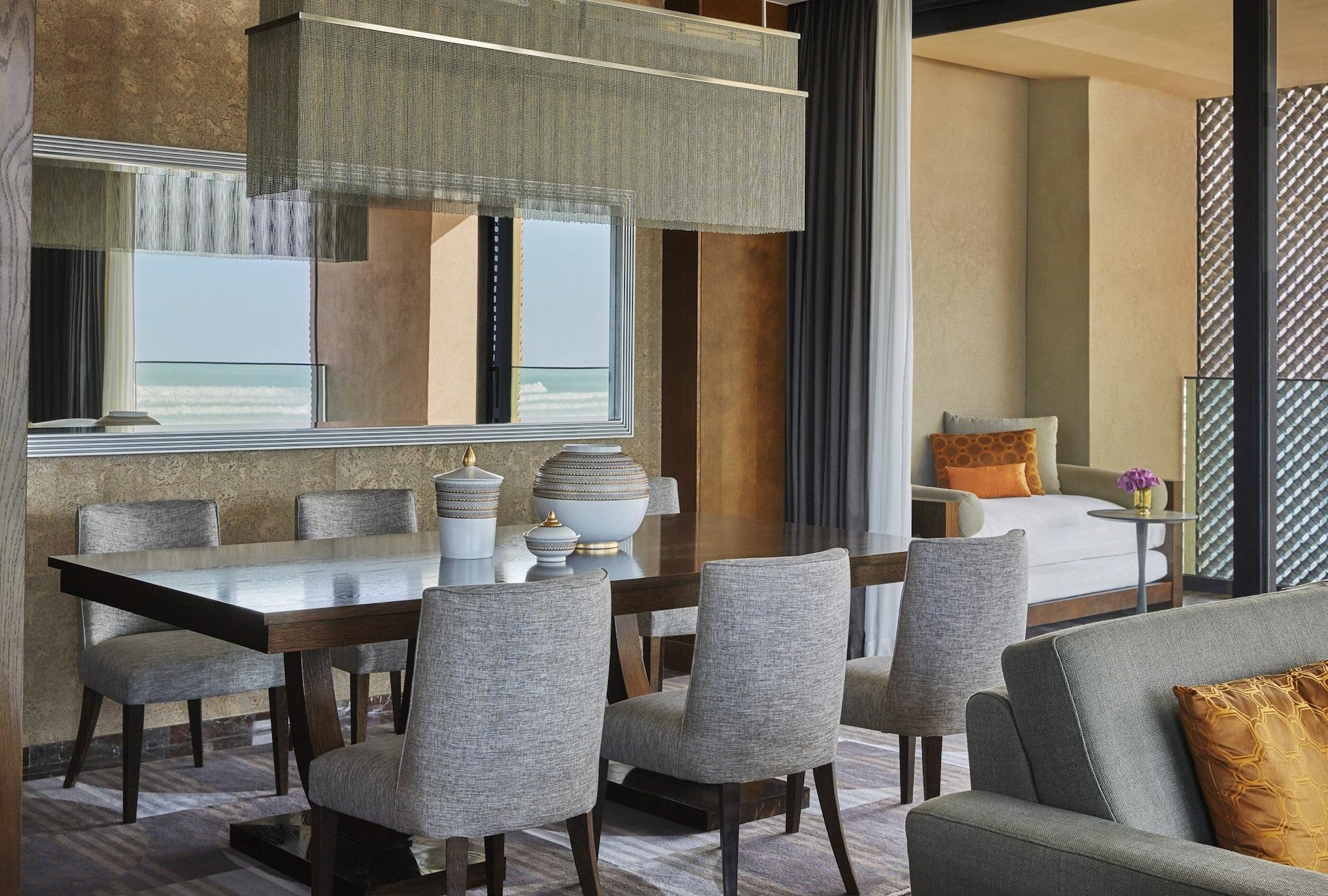 Four Seasons Hotel Касабланка Экстерьер фото A suite at the Ritz-Carlton, DIFC