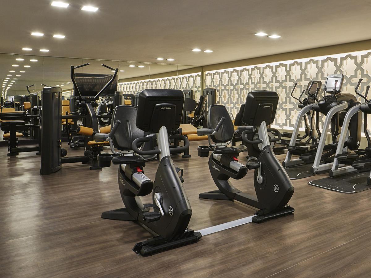 Four Seasons Hotel Касабланка Экстерьер фото The gym at the hotel